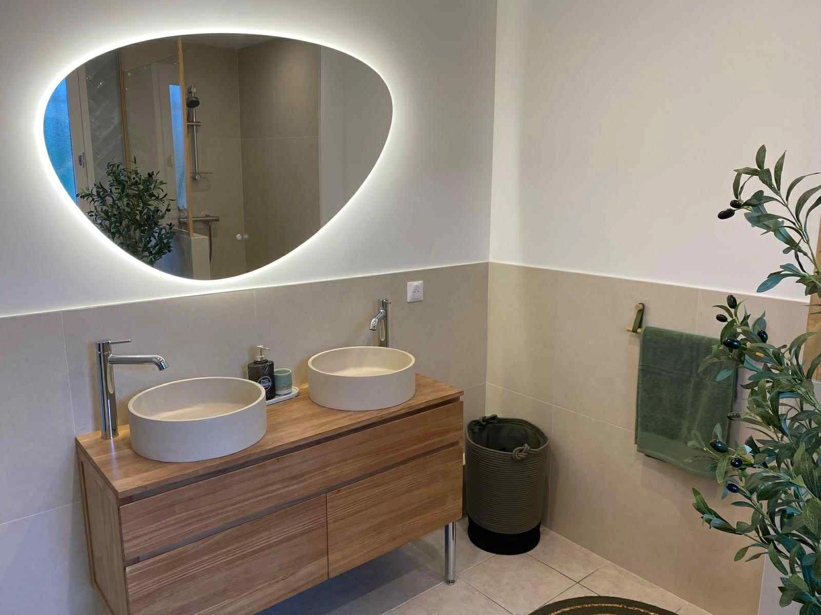 Rénovation de salle de bain réalisée par TSA Travaux