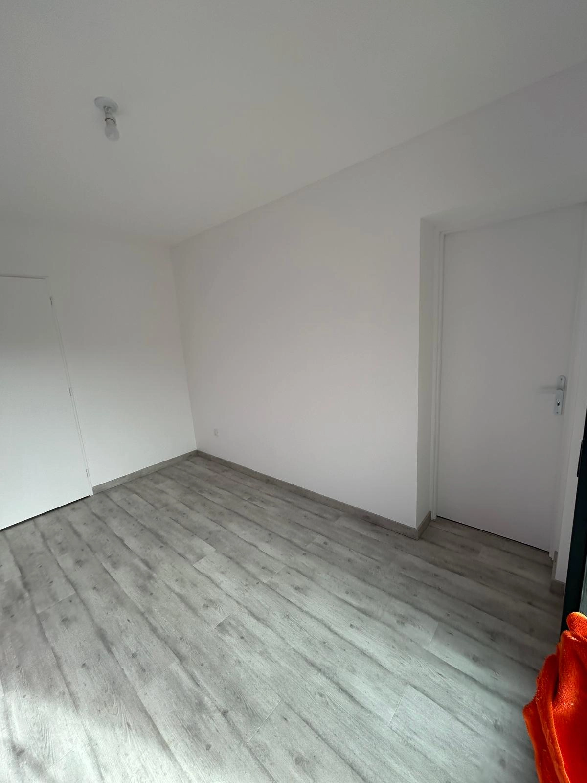 Travaux de rénovation : revêtement de sol sur mesure pour intérieur